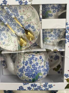 Grace’s Teaware 7-piece Tea service Set Violets on White Porcelain design